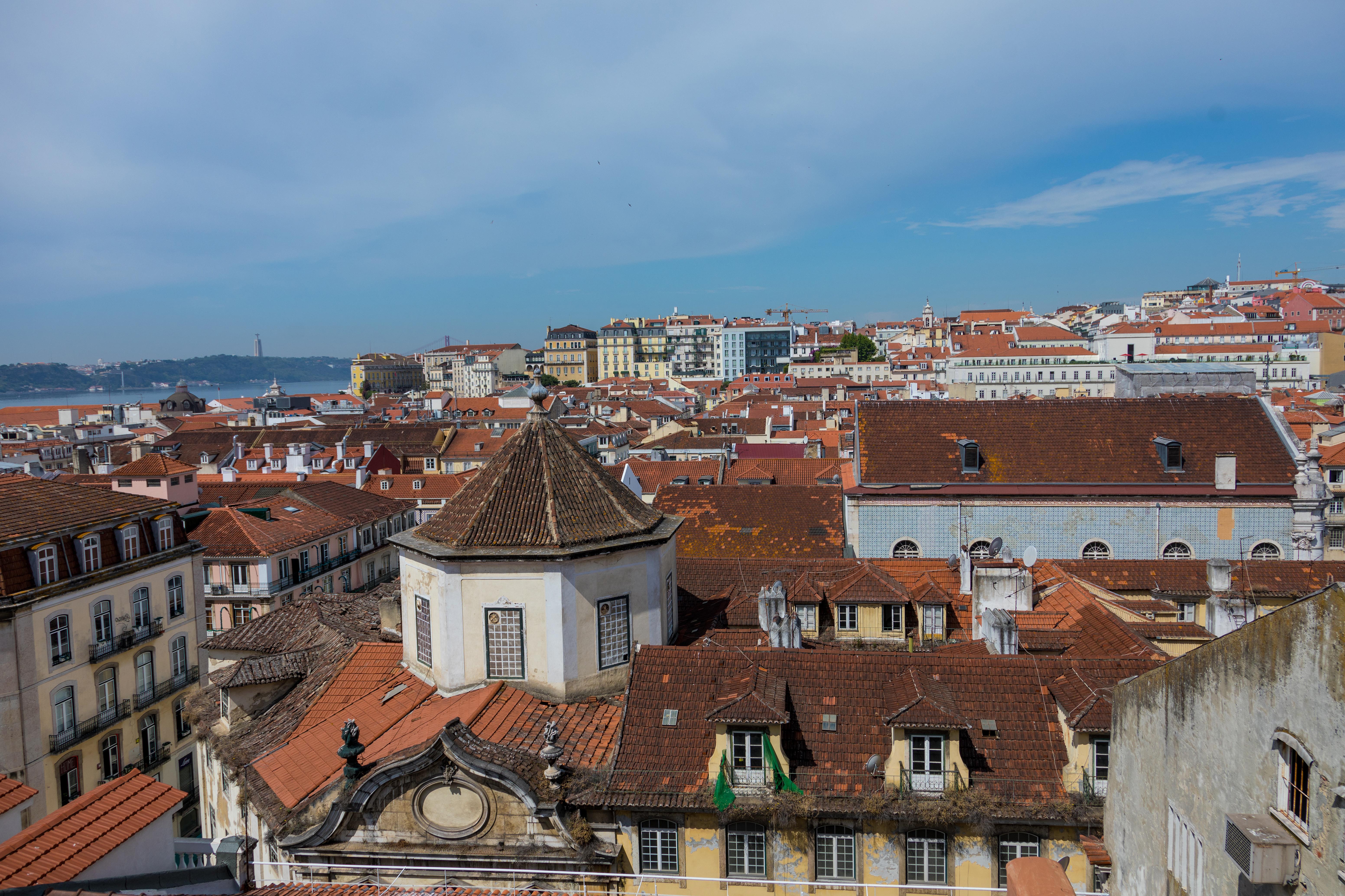 Casual Belle Epoque Lisbon